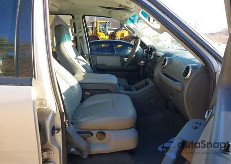 2001 Ford Expedition Eddie Bauer z USA, uszkodzony, nr VIN 1FMPU18L81LA72728